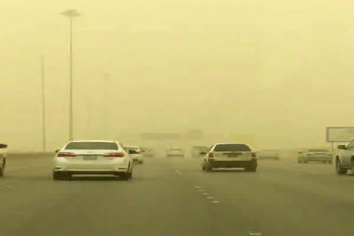 غبار كثيف ورياح عنيفة تجتاح 9 مناطق سعودي