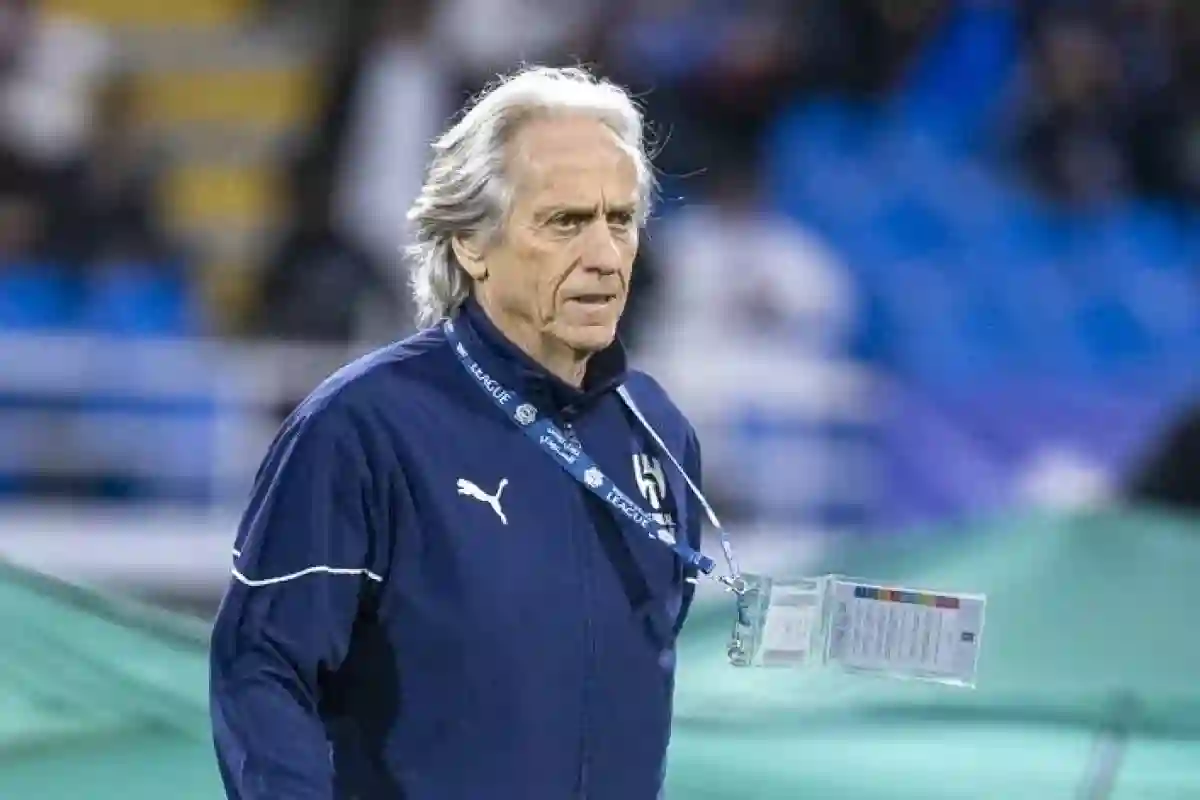 كشف الكواليس حول هجوم جماهير الهلال على خيسوس بشأن مستوى الفريق