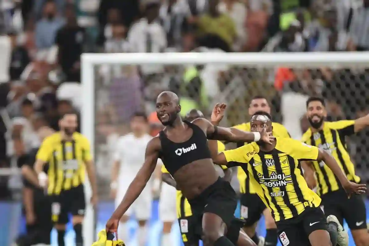 تعليق ناري ومثير بشأن أداء حكم العروبة والاتحاد في دوري روشن