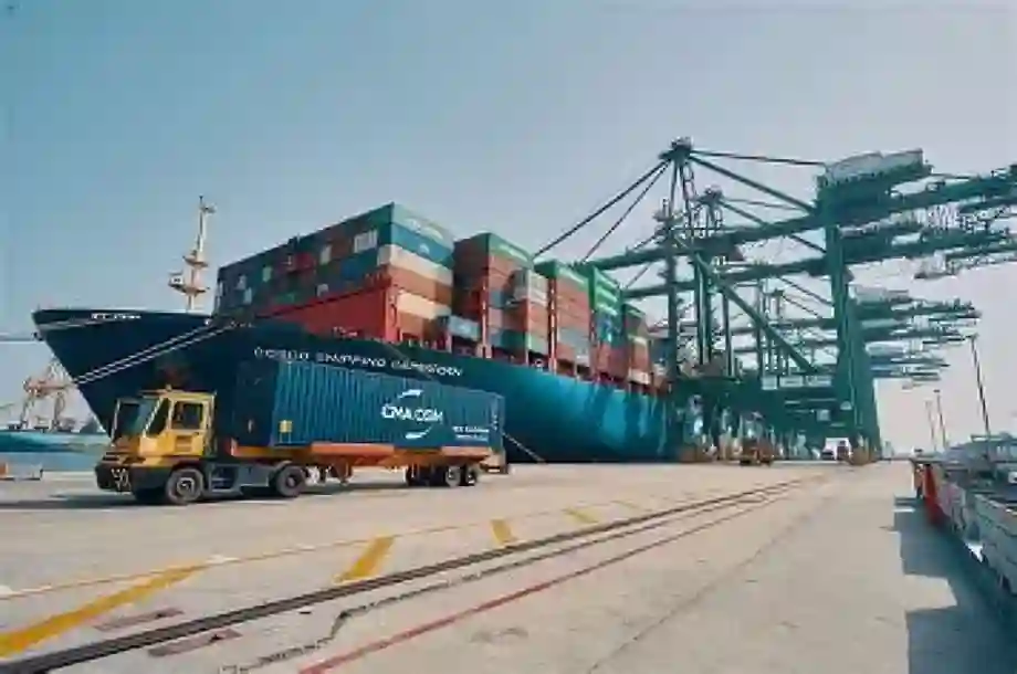 خدمة شحن جديدة تربط الموانئ