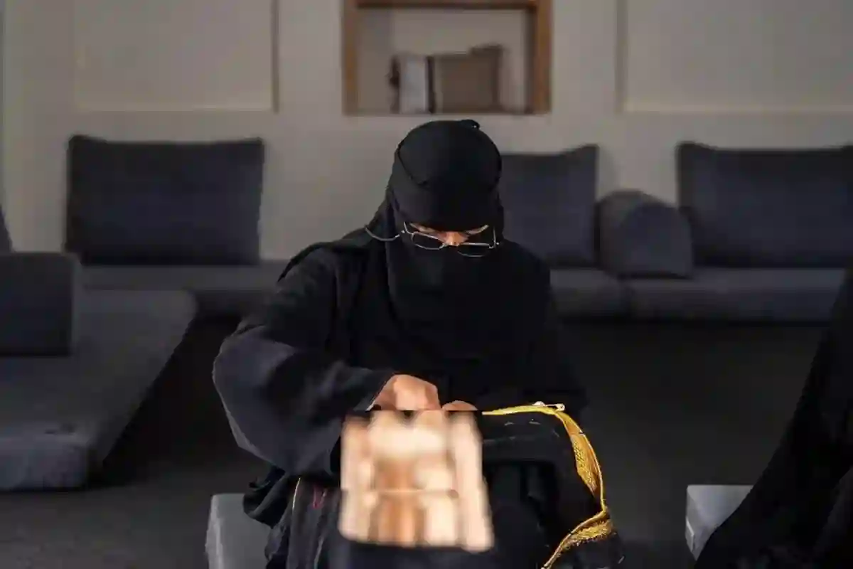 المعهد الملكي للفنون التقليدية يعلن لينك التسجيل في  تلمذة البشت الحساوي