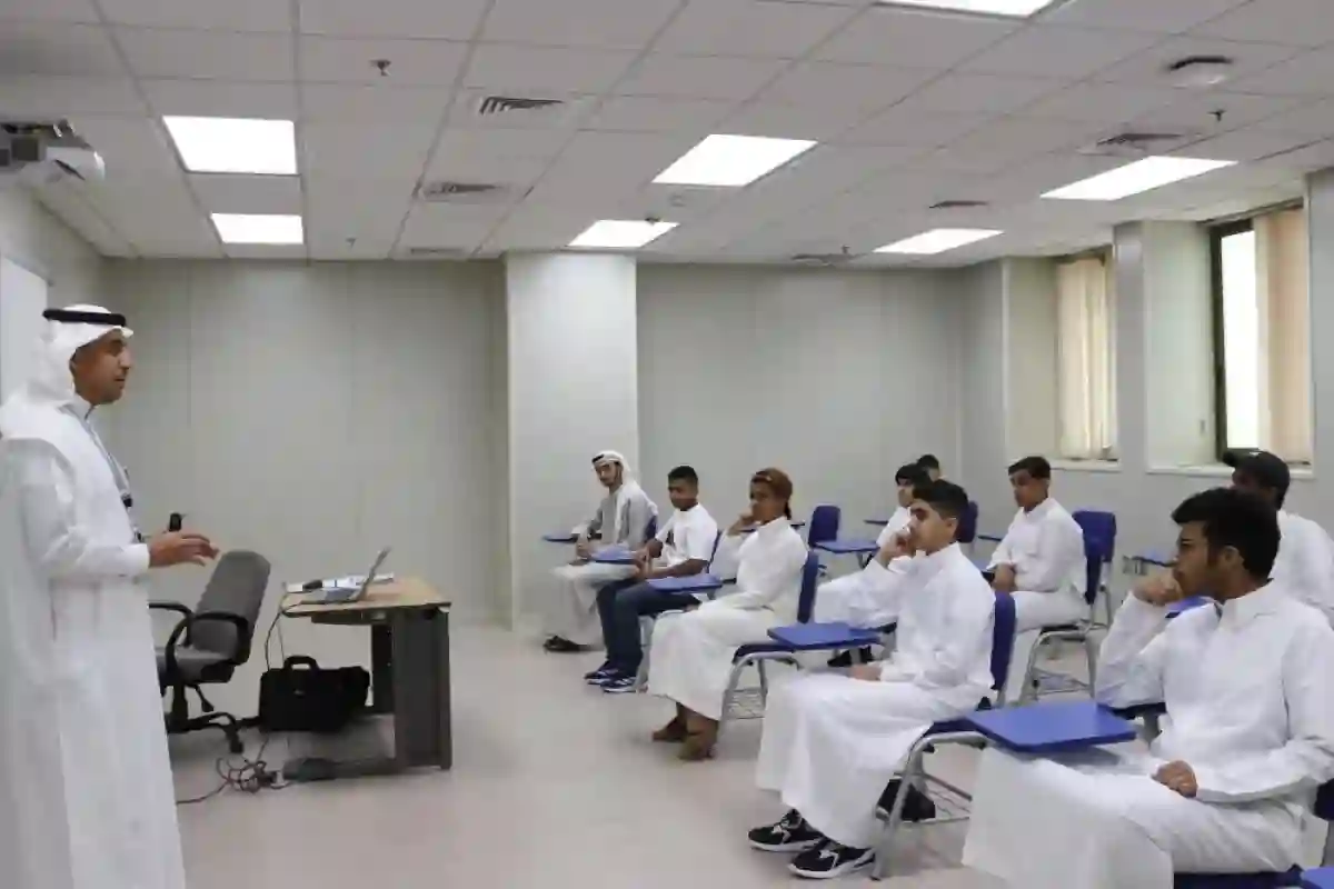 وزارة الموارد البشرية توضح المخالفات التي تنهي مسيرة المعلم المهنية 2025