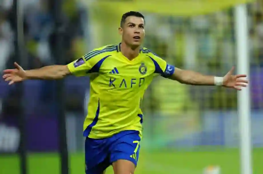 رونالدو يمدد عقده مع النصر