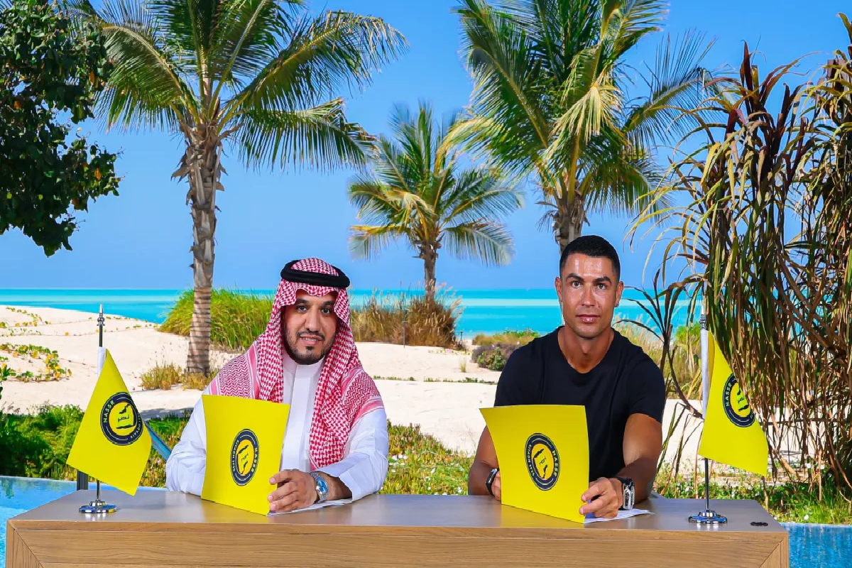 كواليس عقد رونالدو الجديد مع النصر.