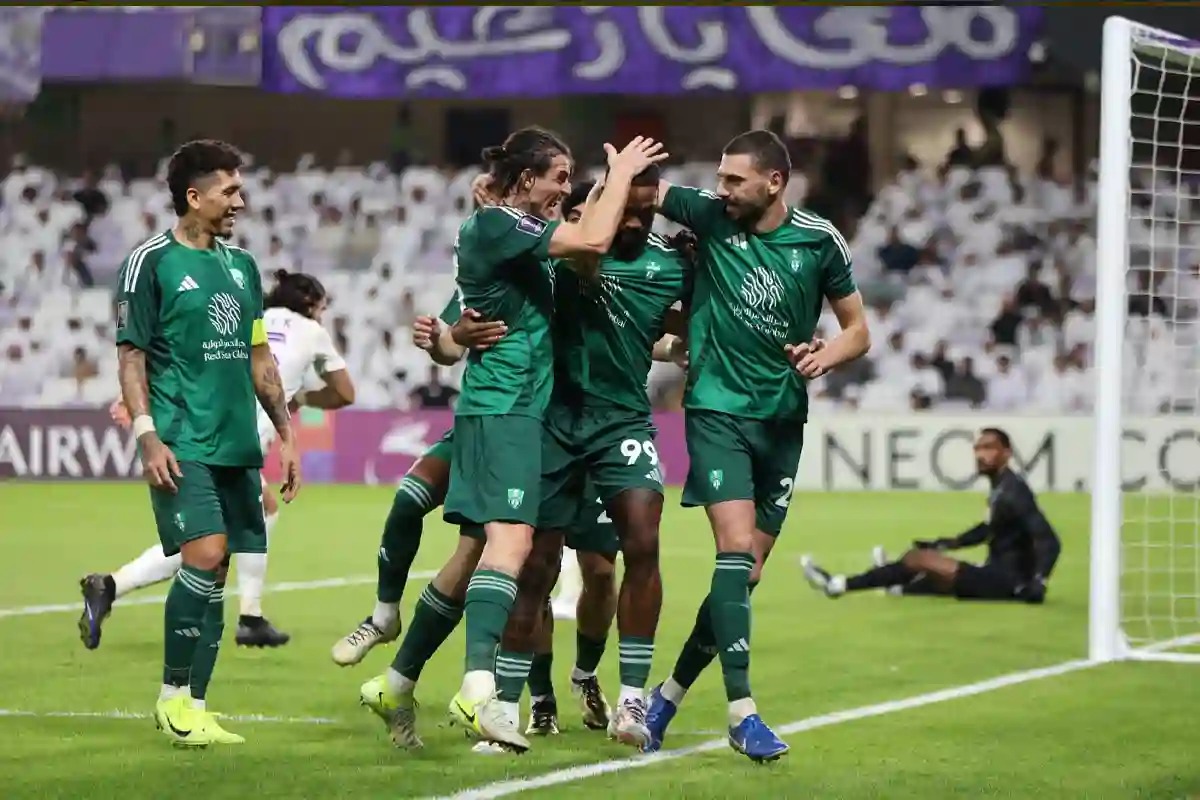 صدمة مفاجأة بشأن توقيع نجم الأهلي للانتقال للهلال بعد انتهاء عقده