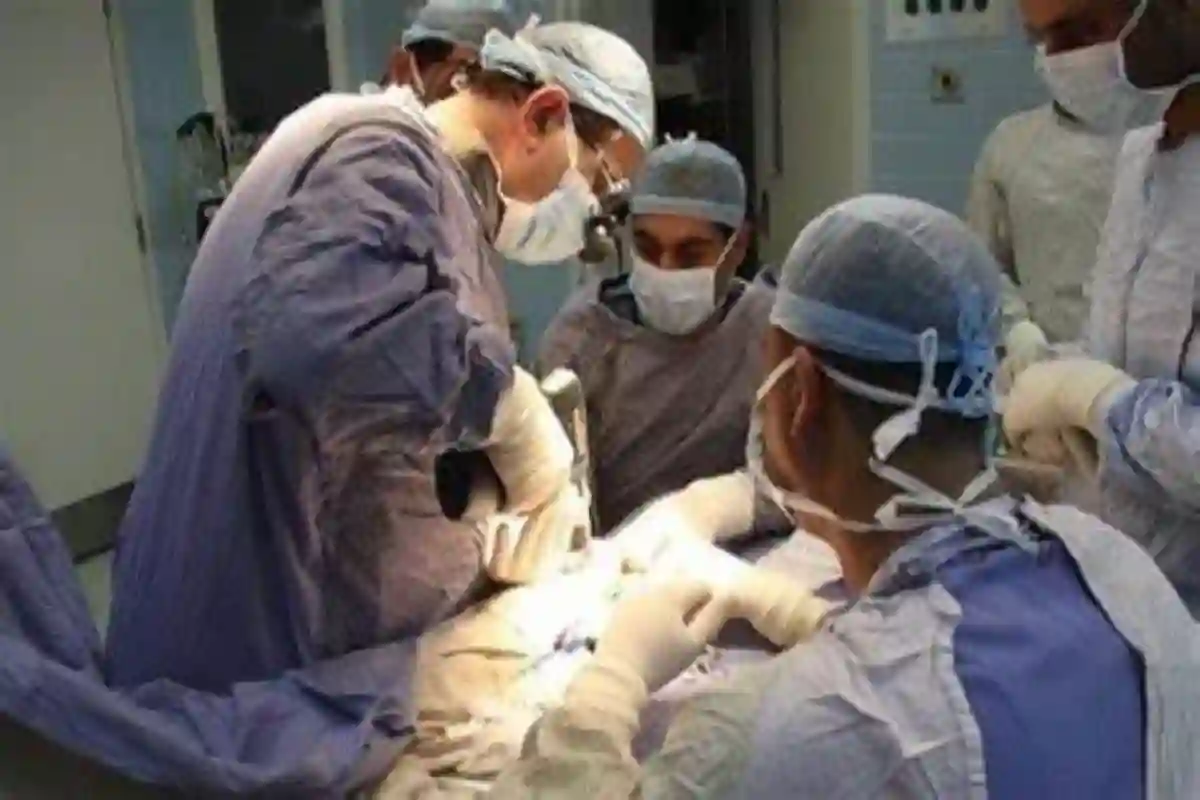 للمرة الأولى بالمملكة...إنجاز طبي فريد ينهي معاناة مريض استمرت لـ18 عام